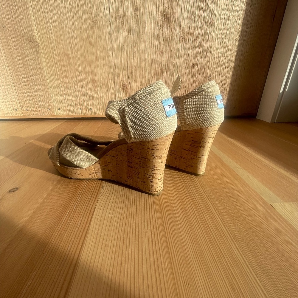 Toms “Sierra” Cork Wedge Sandal with Linen straps (size 9) - Picture 2 of 6